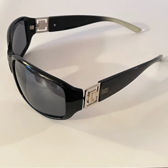 Stylish Black Sunglasses - Picture 6 of 9